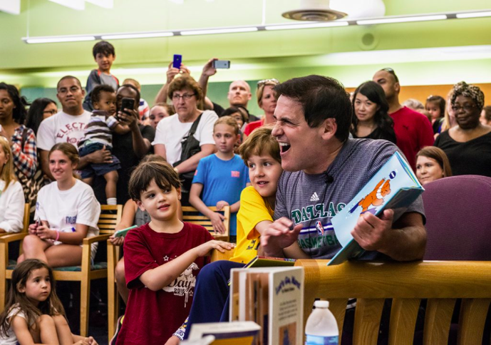 Mark Cuban recently read and sang to children at the Audelia Library. (Photo by Danny Fulgencio) 